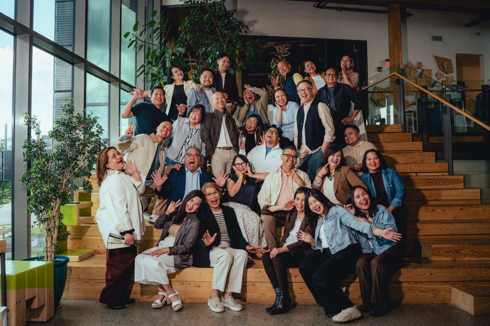 Koro Filpino casual group photo